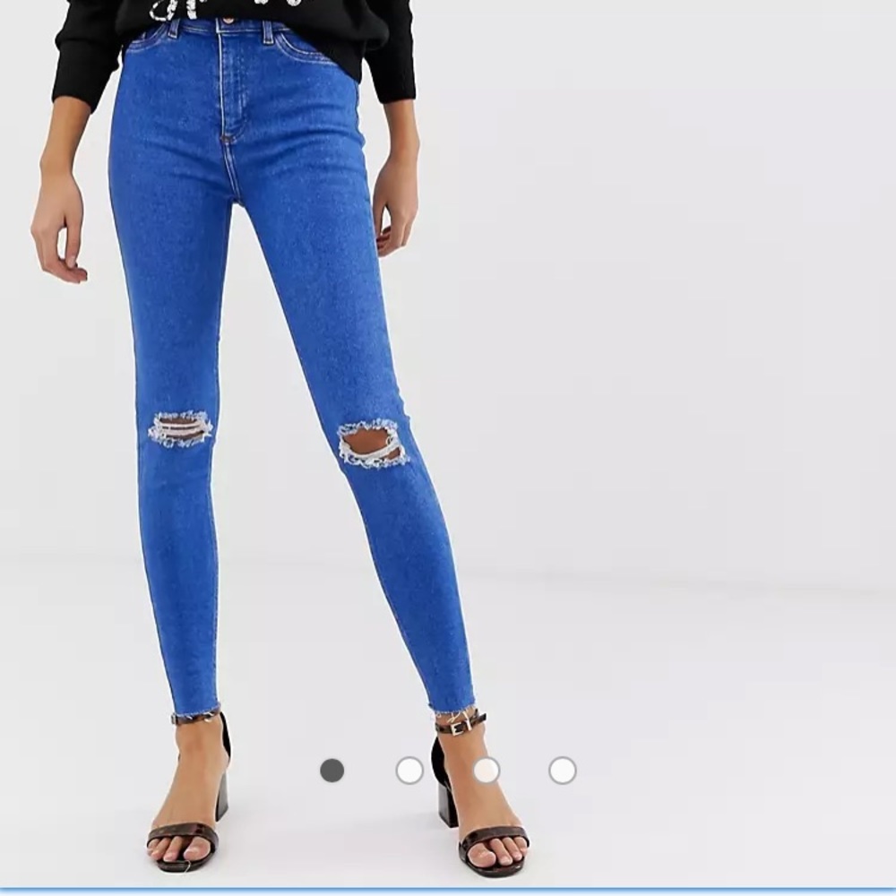 Halle Disco high rise light wash distressed jeans. Size 6.